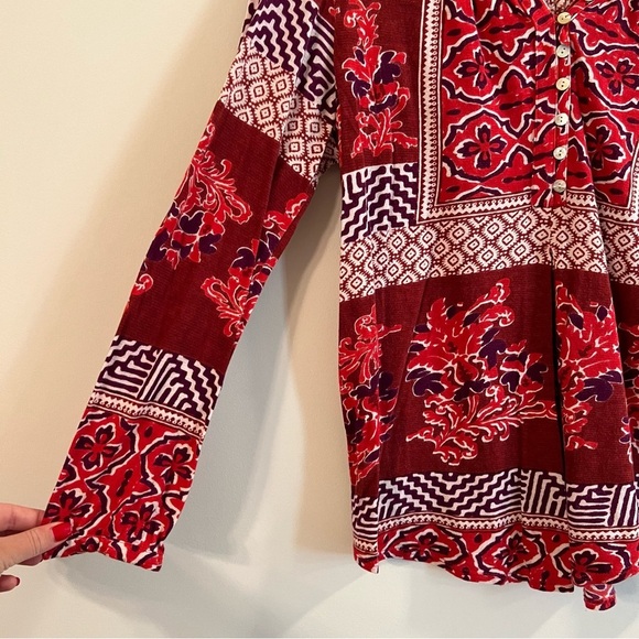 Women’s Lucky Brand red patterned long sleeve blouse size small S - Picture 2 of 4